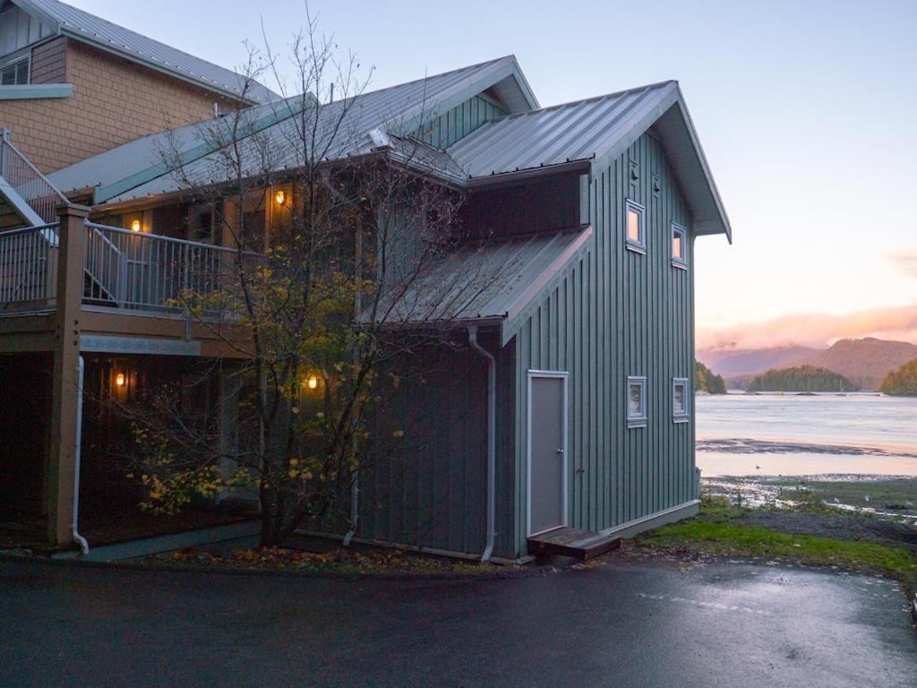 Waterfront View Of The Inlet, Short Walk To Town Tofino Exterior foto