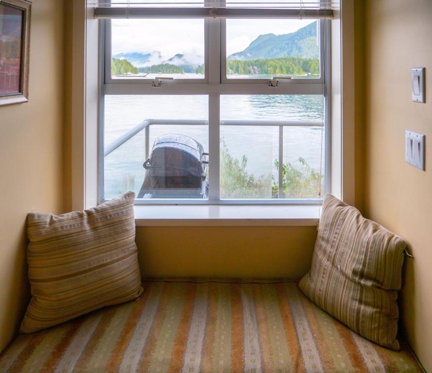 Waterfront View Of The Inlet, Short Walk To Town Tofino Exterior foto